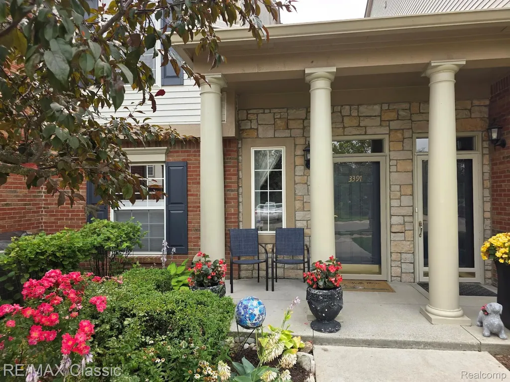 3391 Tremonte Circle S Oakland Charter Township MI 48306