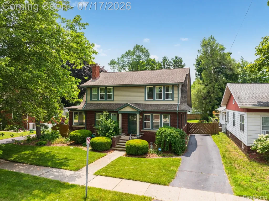 183 W Columbia Avenue Belleville City MI 48111