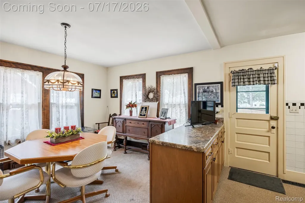 183 W Columbia Avenue Belleville City MI 48111