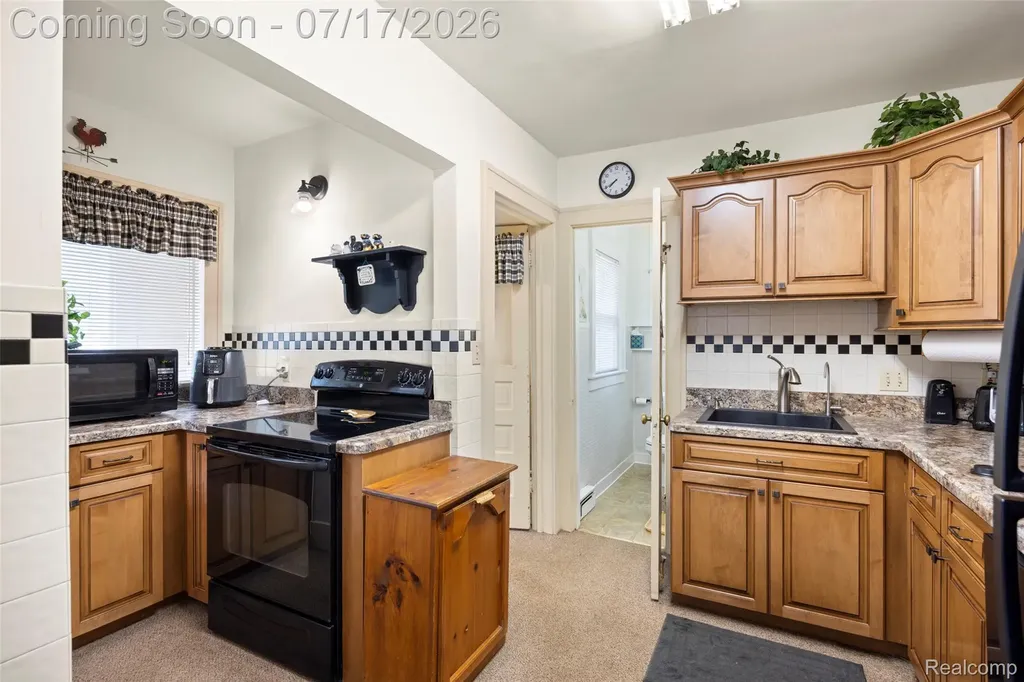 183 W Columbia Avenue Belleville City MI 48111