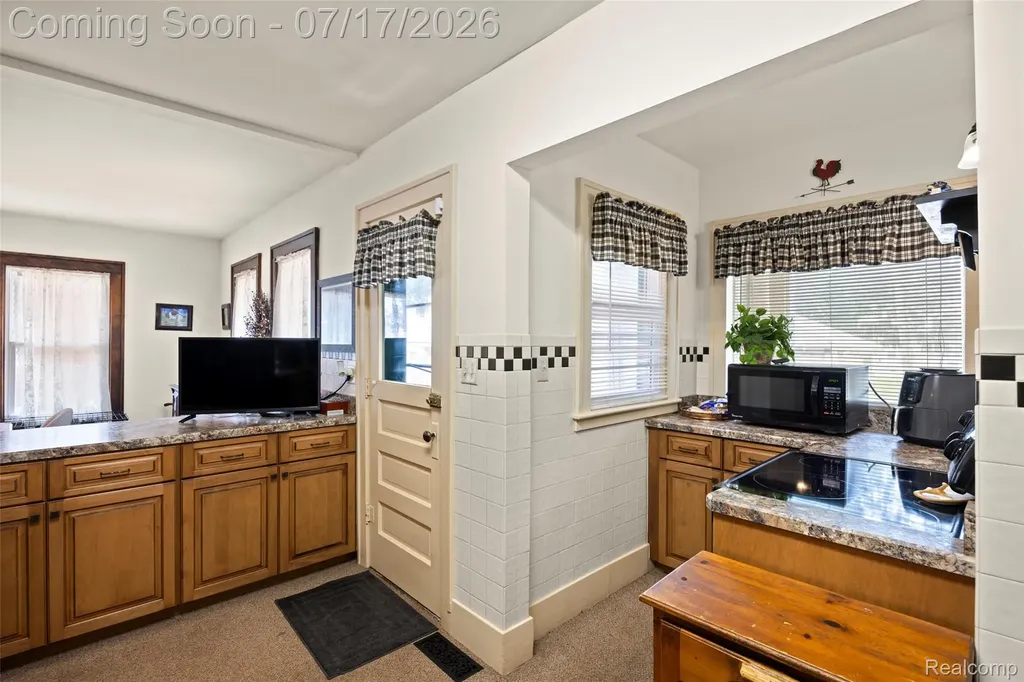 183 W Columbia Avenue Belleville City MI 48111