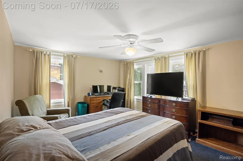 183 W Columbia Avenue Belleville City MI 48111