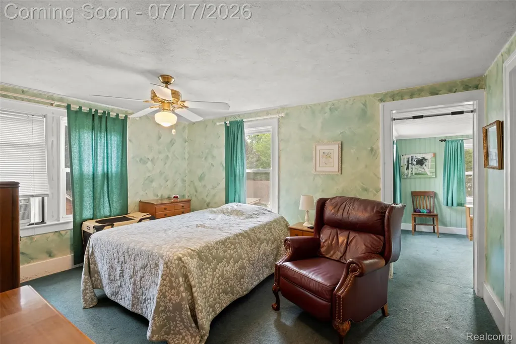 183 W Columbia Avenue Belleville City MI 48111