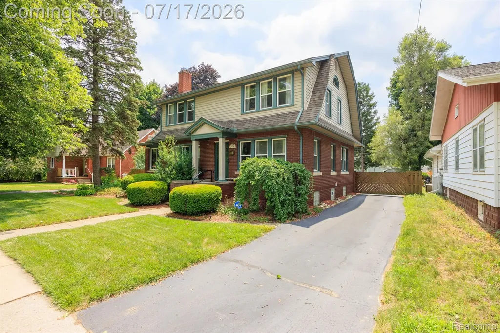 183 W Columbia Avenue Belleville City MI 48111