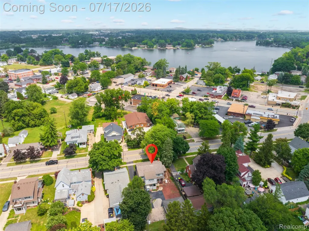 183 W Columbia Avenue Belleville City MI 48111