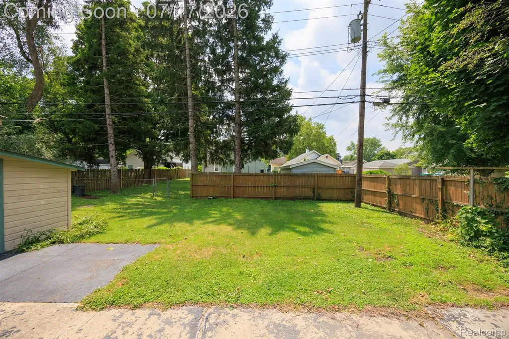 183 W Columbia Avenue Belleville City MI 48111