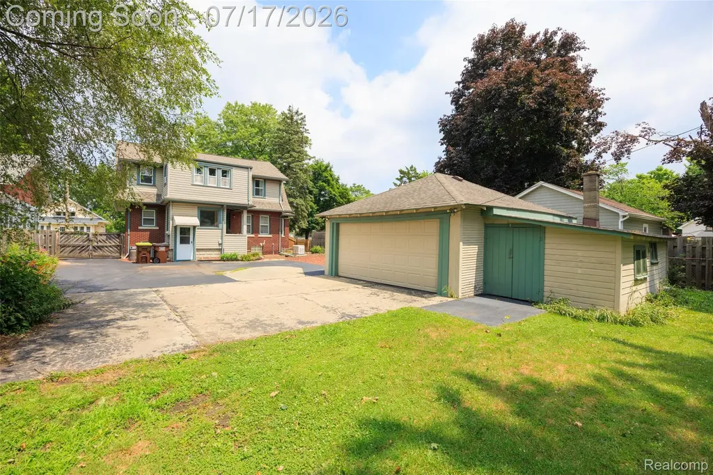 183 W Columbia Avenue Belleville City MI 48111
