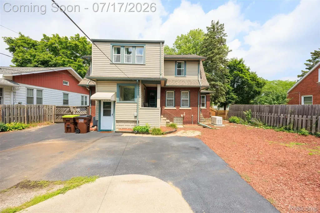 183 W Columbia Avenue Belleville City MI 48111