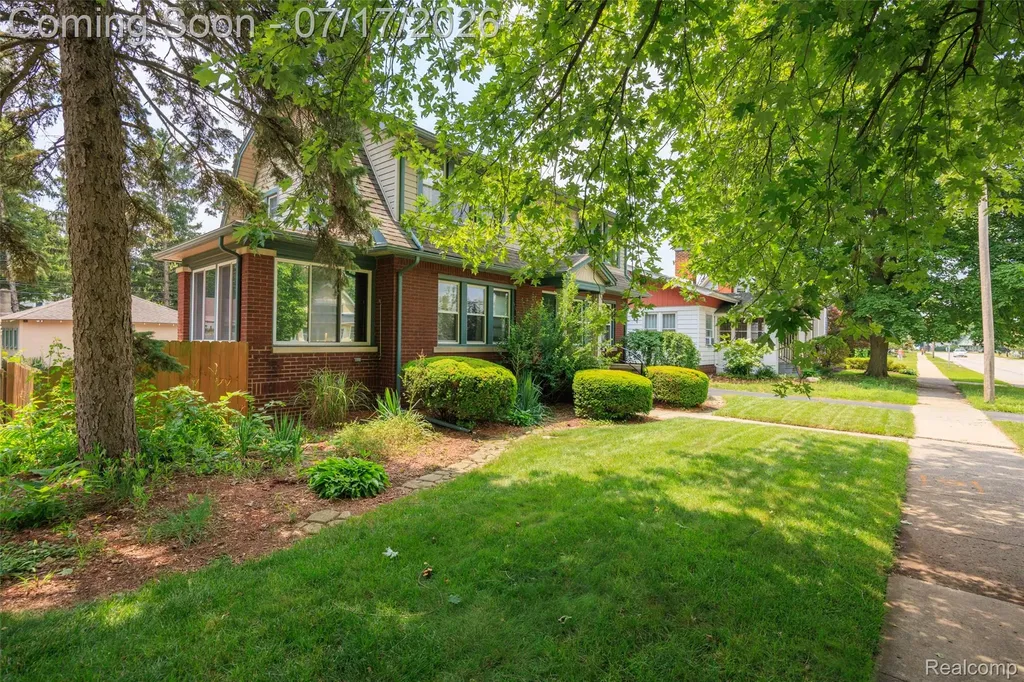 183 W Columbia Avenue Belleville City MI 48111