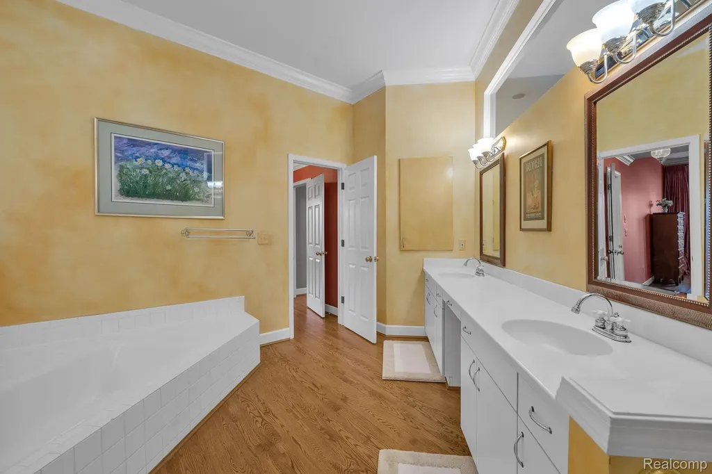 30 Turnberry Lane Dearborn City MI 48120