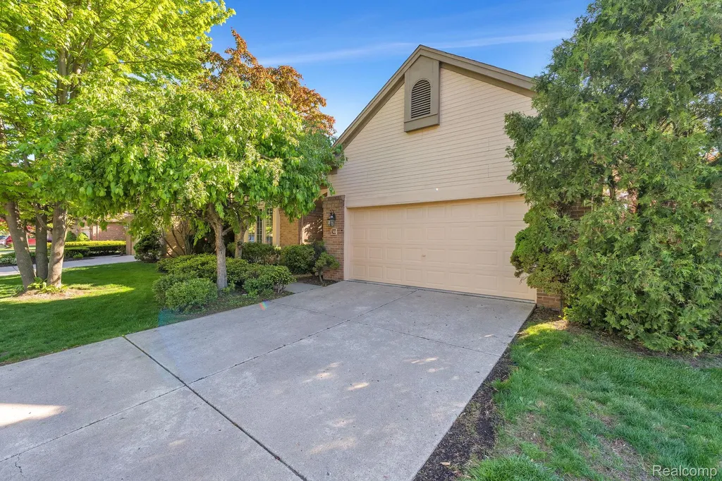 30 Turnberry Lane Dearborn City MI 48120