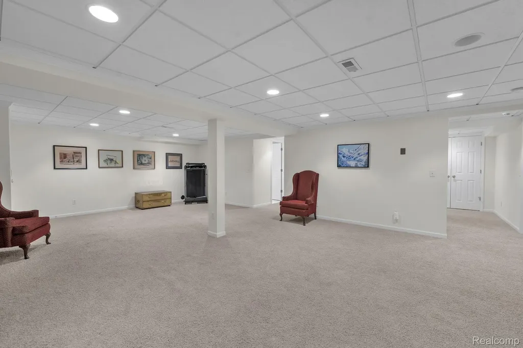 30 Turnberry Lane Dearborn City MI 48120