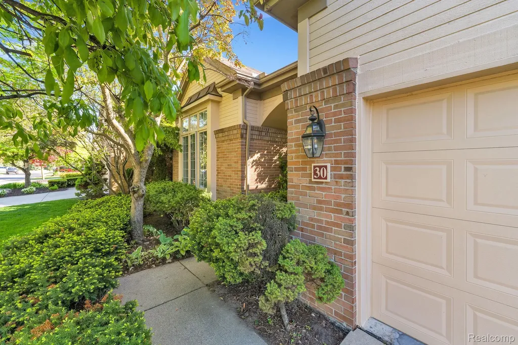 30 Turnberry Lane Dearborn City MI 48120