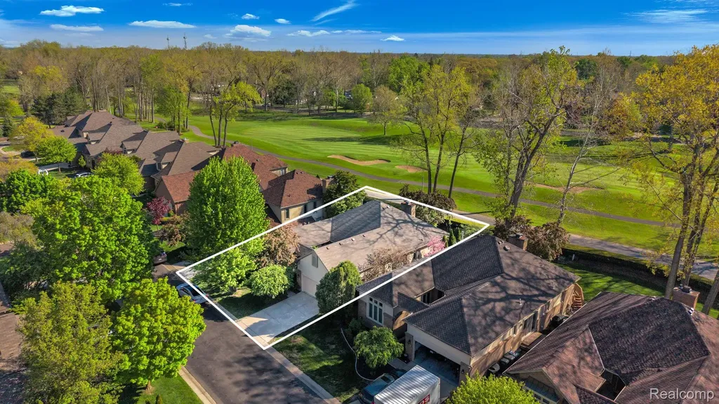 30 Turnberry Lane Dearborn City MI 48120