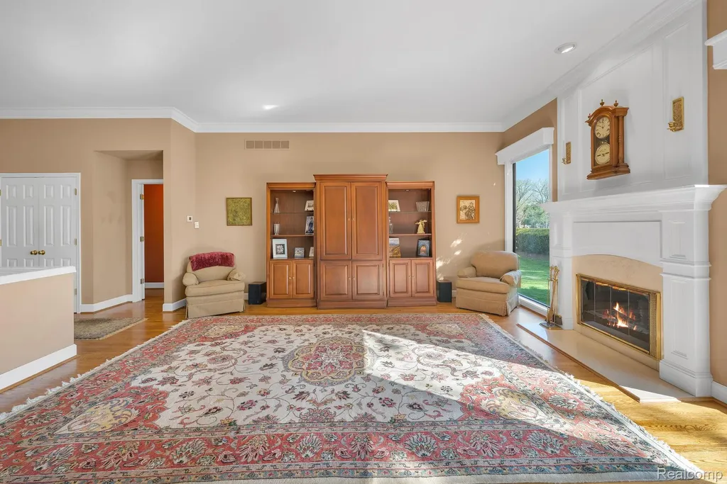 30 Turnberry Lane Dearborn City MI 48120