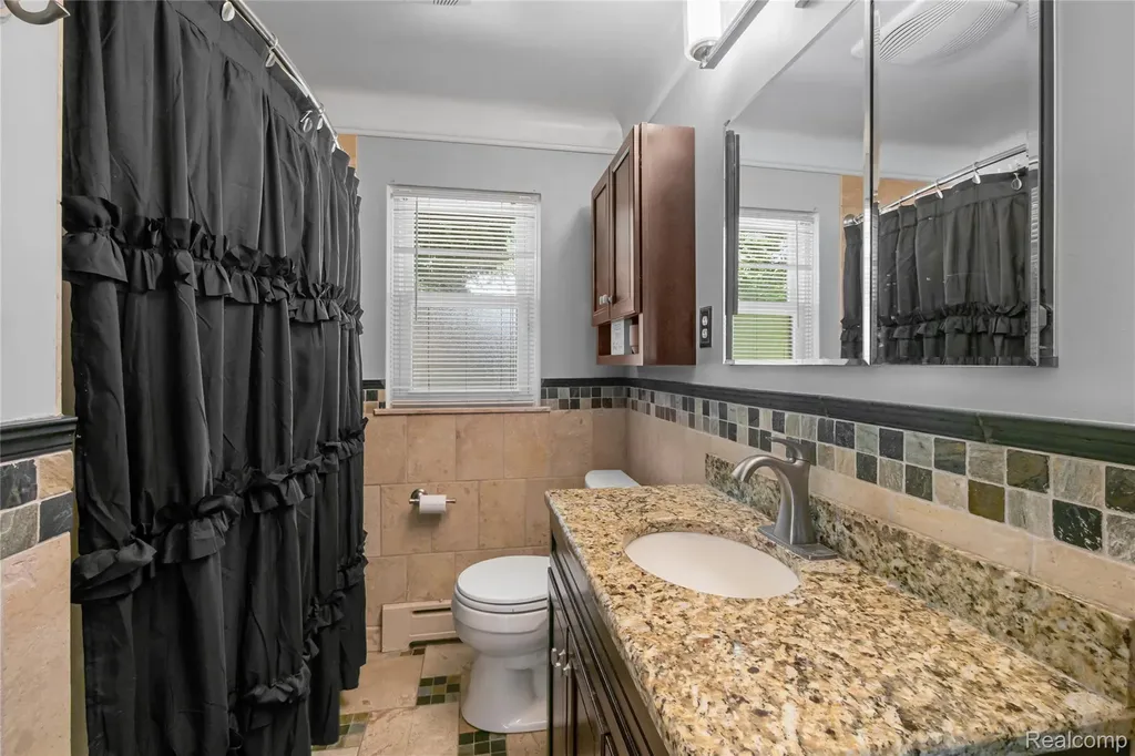 27200 Milton Avenue Warren City MI 48092