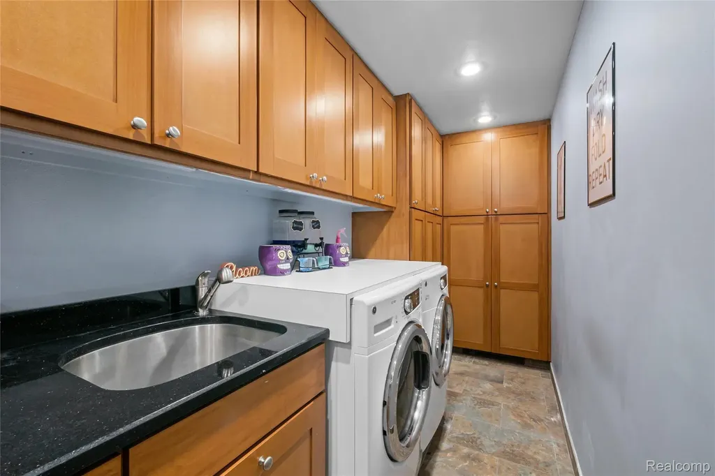27200 Milton Avenue Warren City MI 48092