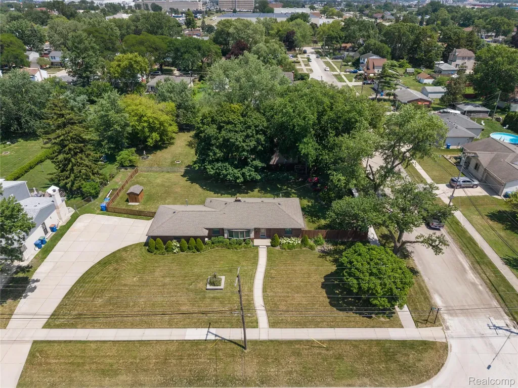 27200 Milton Avenue Warren City MI 48092
