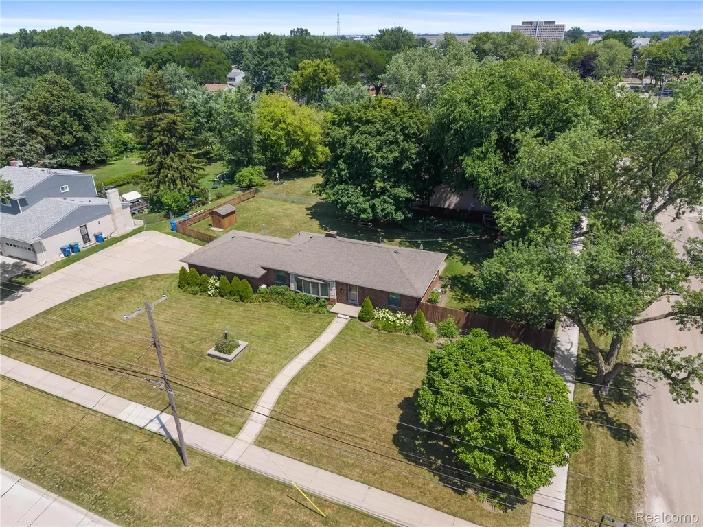 27200 Milton Avenue Warren City MI 48092