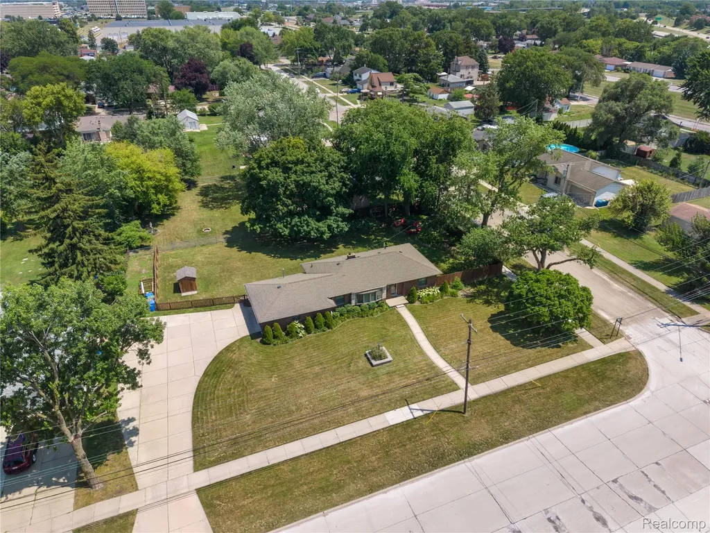 27200 Milton Avenue Warren City MI 48092