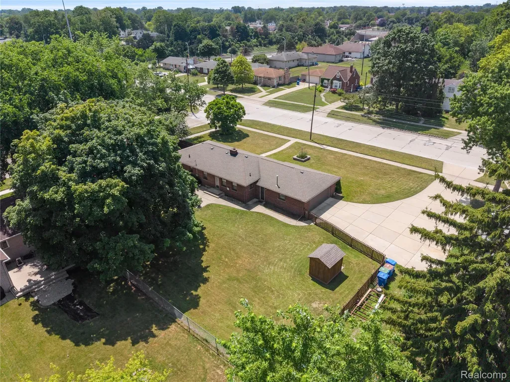 27200 Milton Avenue Warren City MI 48092