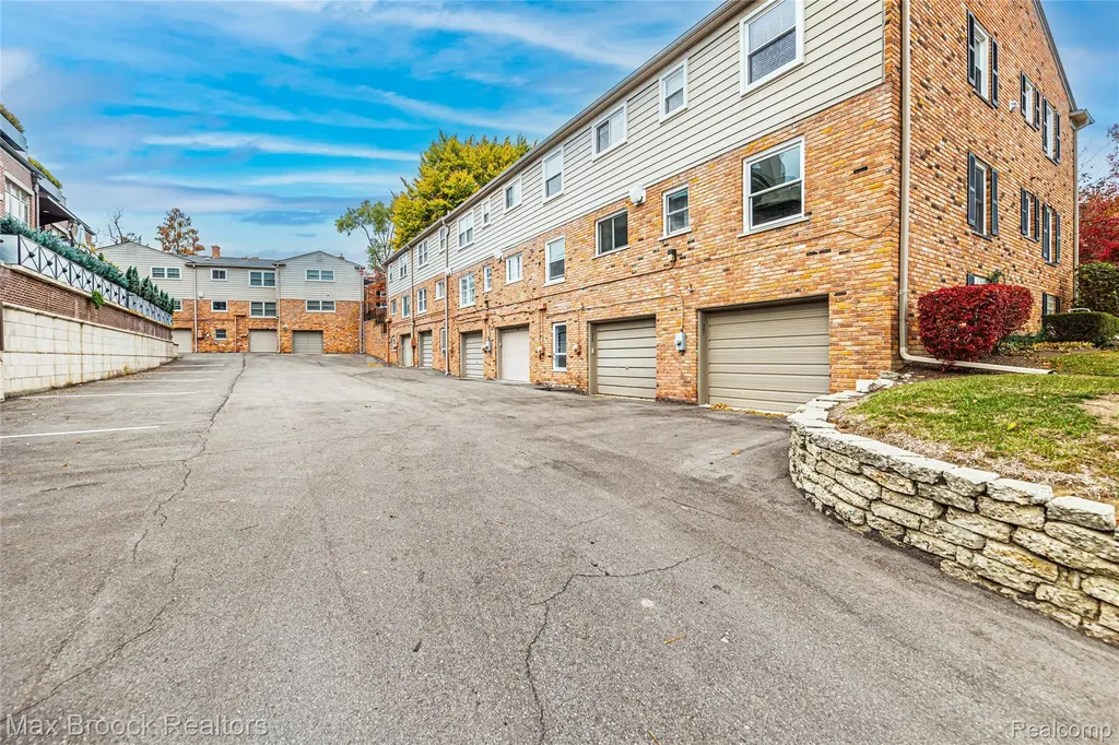 549 N Old Woodward Avenue Birmingham City MI 48009