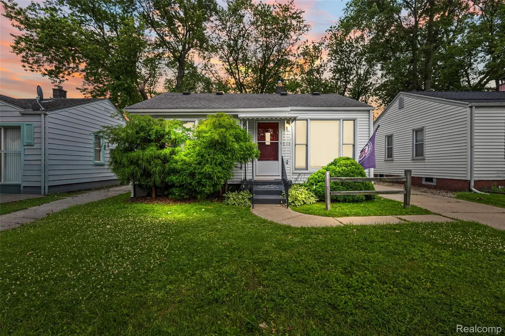 536 E Barrett Avenue Madison Heights City MI 48071