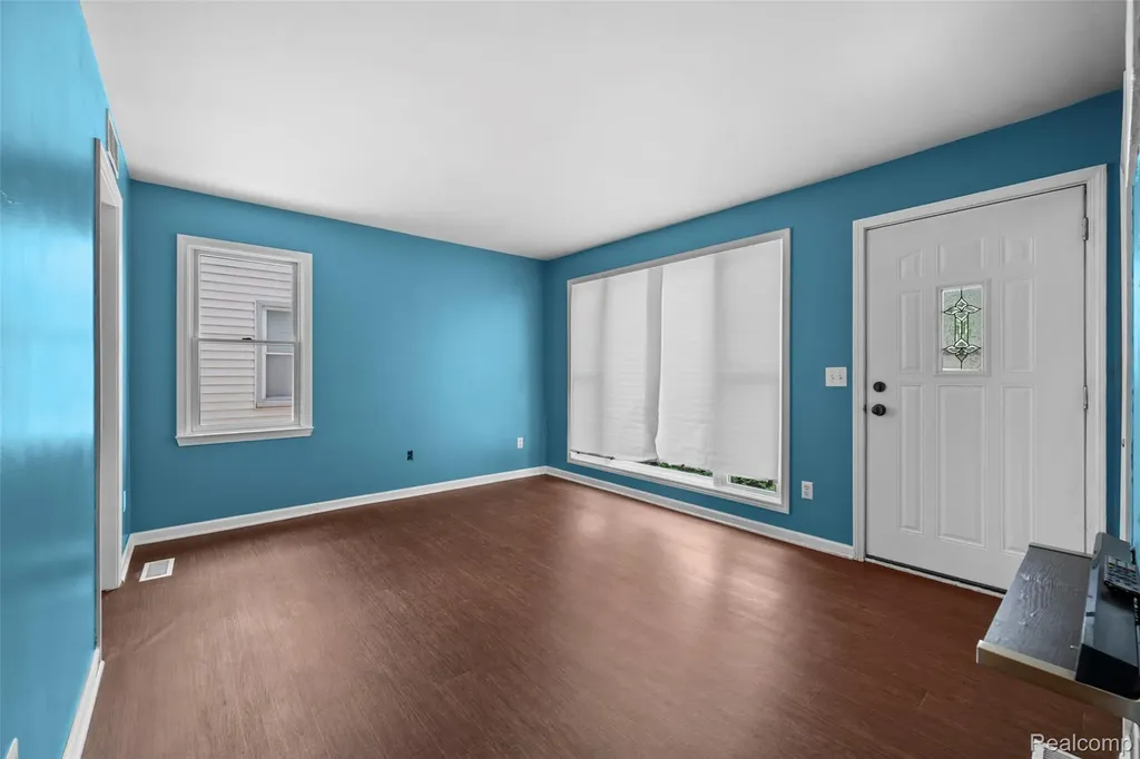 536 E Barrett Avenue Madison Heights City MI 48071