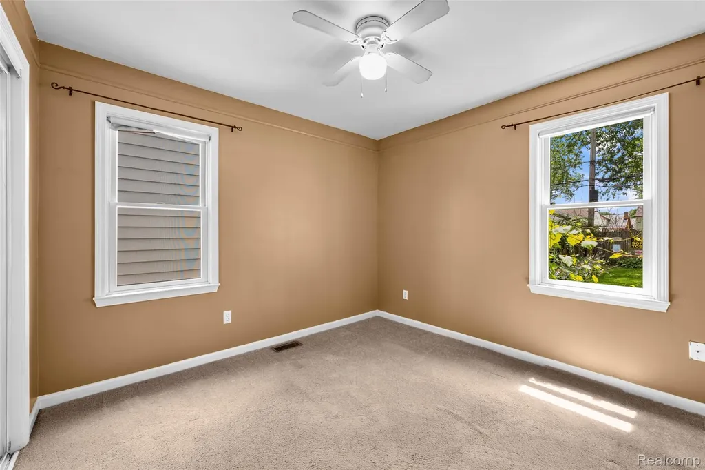 536 E Barrett Avenue Madison Heights City MI 48071