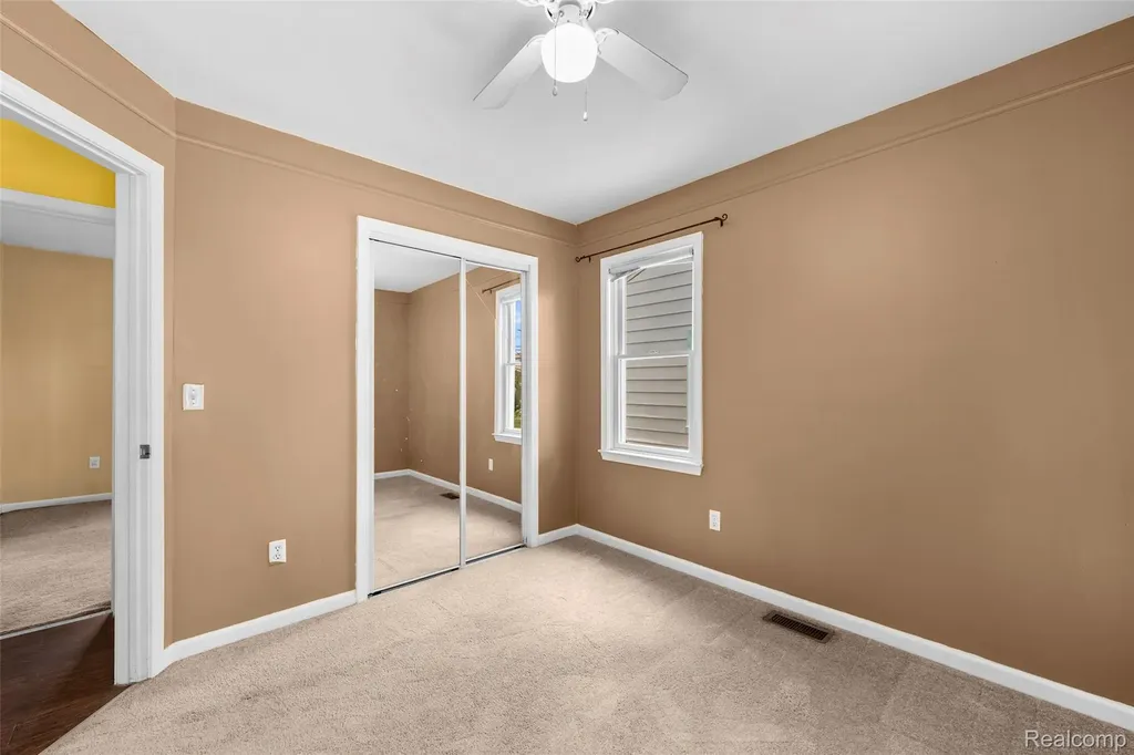 536 E Barrett Avenue Madison Heights City MI 48071