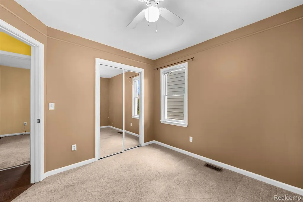 536 E Barrett Avenue Madison Heights City MI 48071