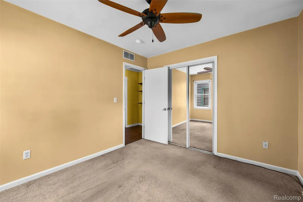 536 E Barrett Avenue Madison Heights City MI 48071