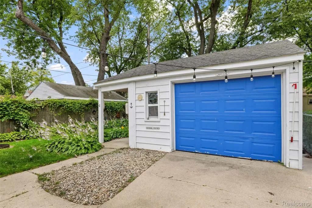 536 E Barrett Avenue Madison Heights City MI 48071