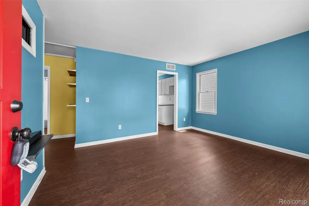 536 E Barrett Avenue Madison Heights City MI 48071
