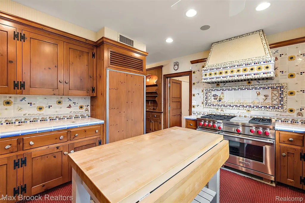 3945 Kirkland Court Bloomfield Charter Township MI 48302