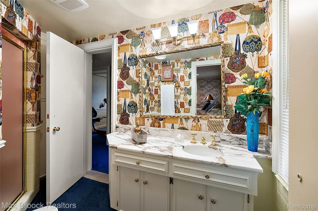 3945 Kirkland Court Bloomfield Charter Township MI 48302