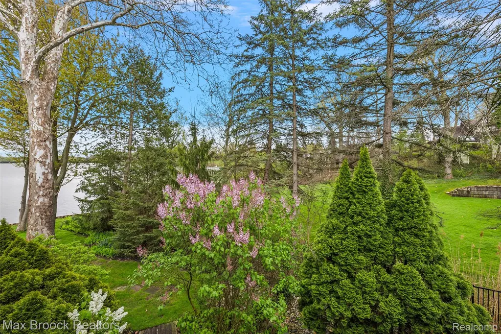 3945 Kirkland Court Bloomfield Charter Township MI 48302