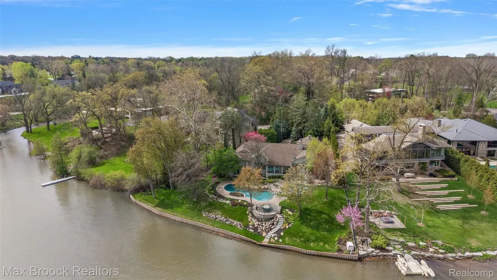 3945 Kirkland Court Bloomfield Charter Township MI 48302