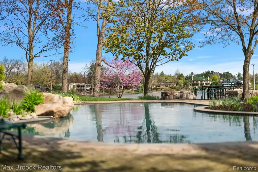 3945 Kirkland Court Bloomfield Charter Township MI 48302
