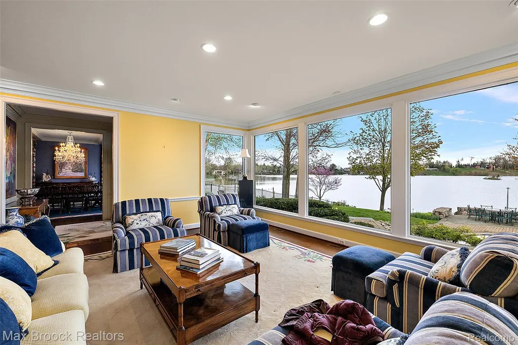 3945 Kirkland Court Bloomfield Charter Township MI 48302