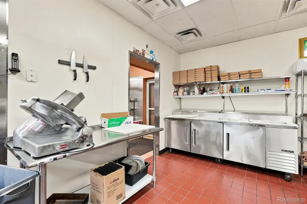 32640 Utica Road Fraser City MI 48026