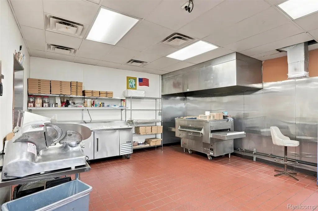32640 Utica Road Fraser City MI 48026