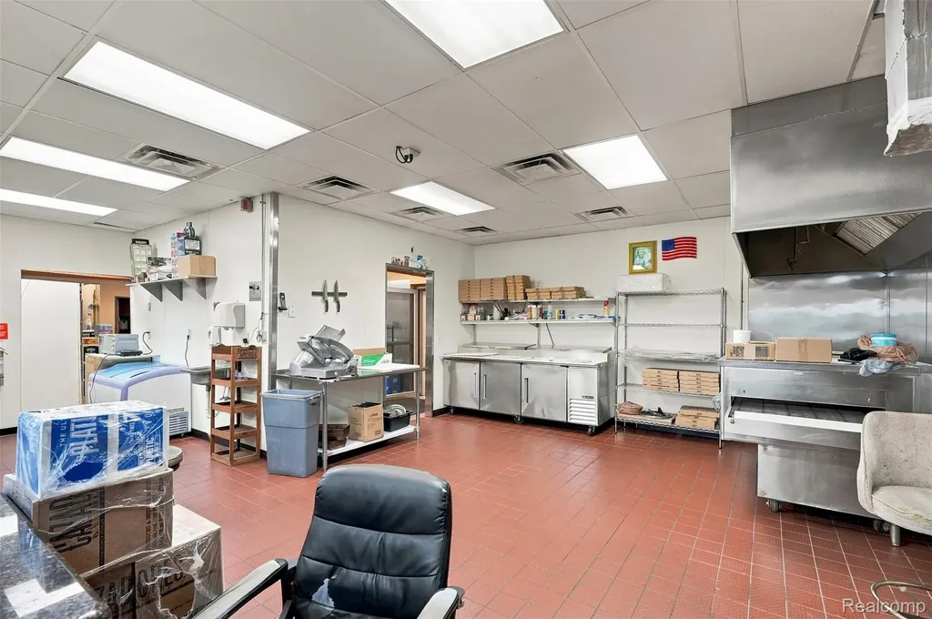 32640 Utica Road Fraser City MI 48026