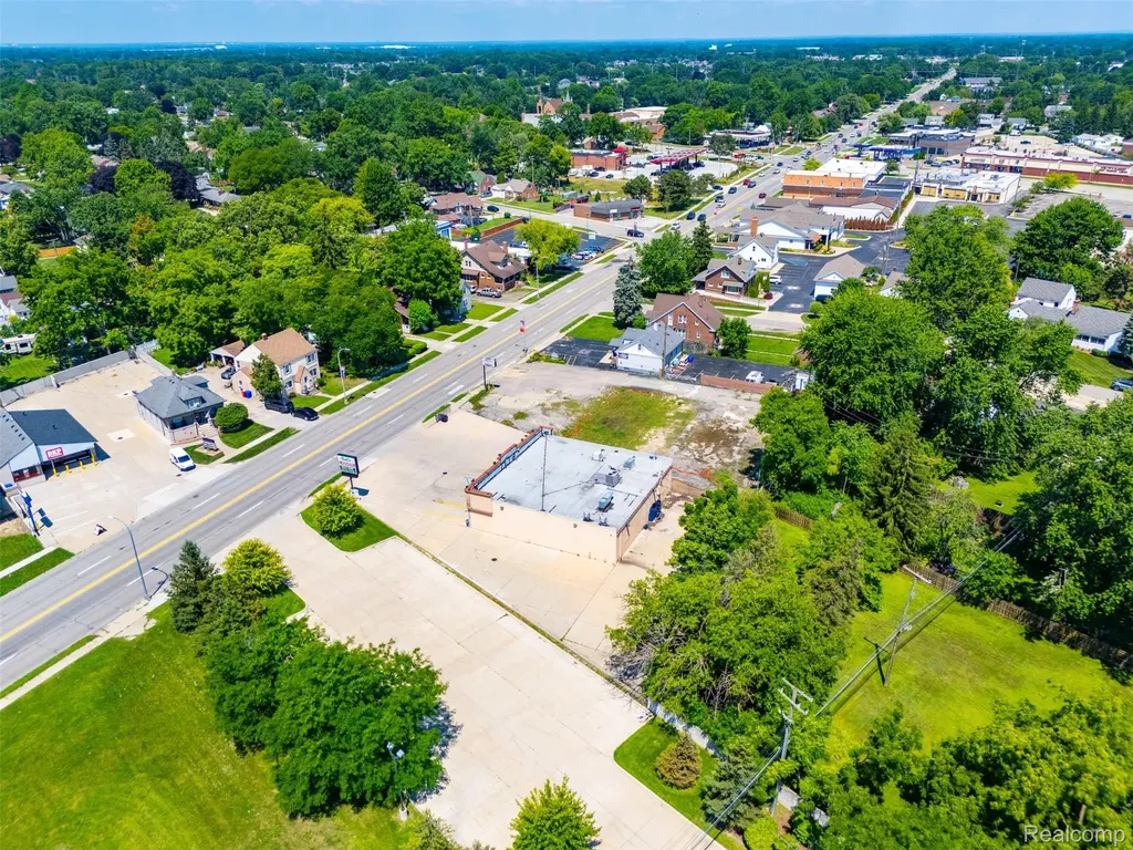 32640 Utica Road Fraser City MI 48026