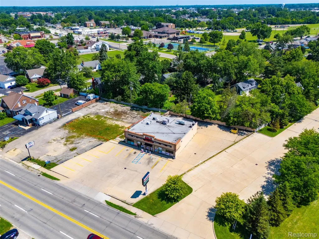 32640 Utica Road Fraser City MI 48026
