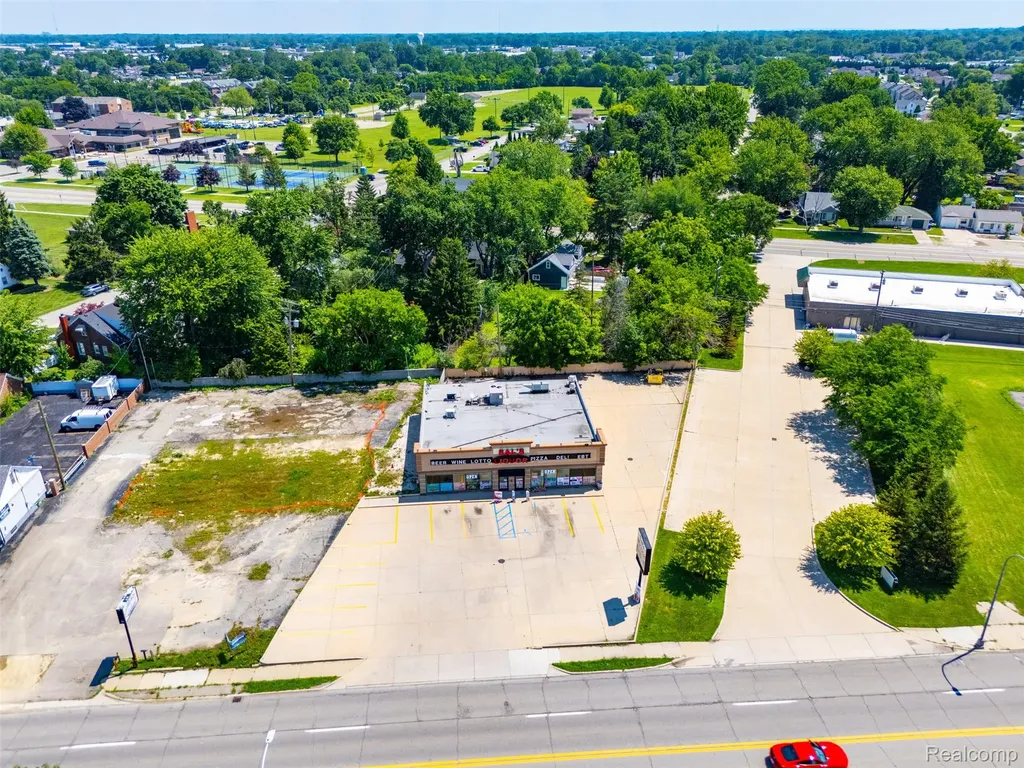 32640 Utica Road Fraser City MI 48026