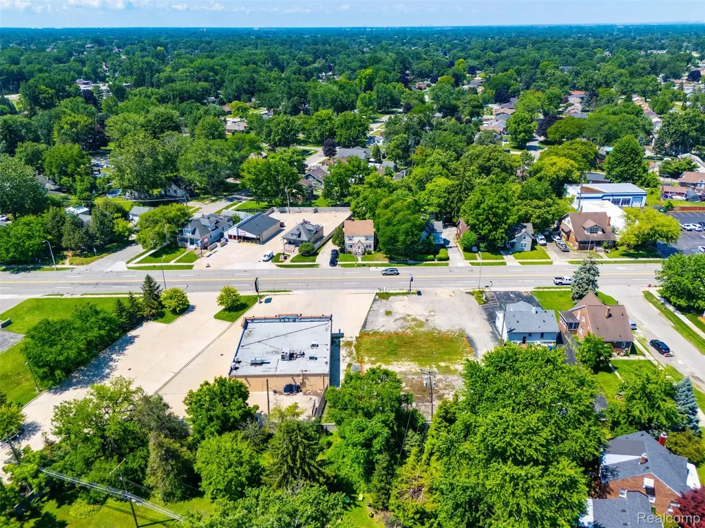 32640 Utica Road Fraser City MI 48026