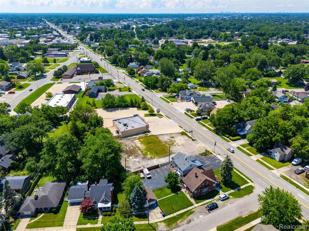 32640 Utica Road Fraser City MI 48026