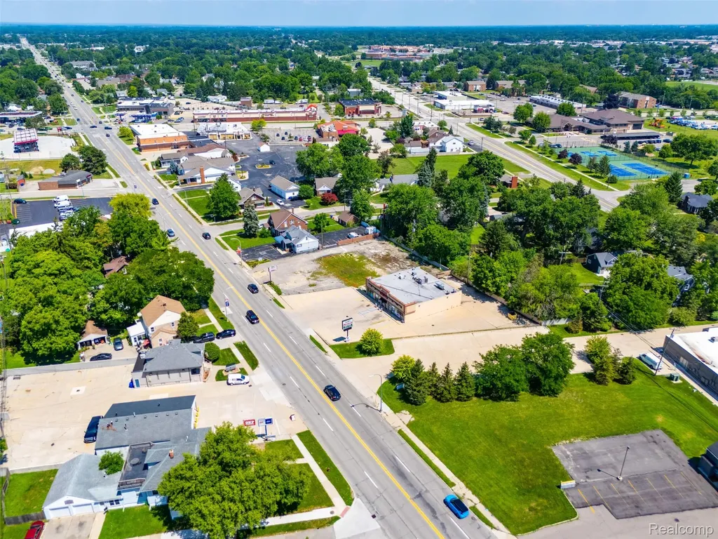 32640 Utica Road Fraser City MI 48026