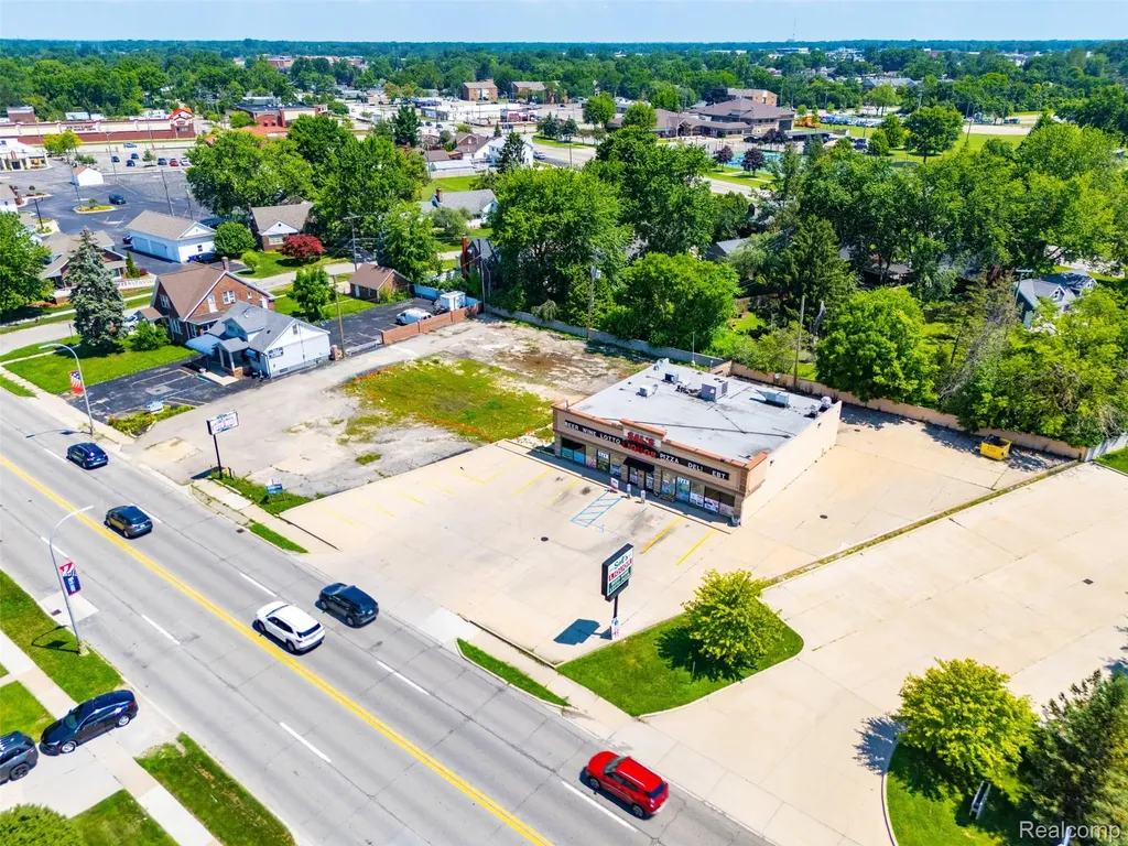 32640 Utica Road Fraser City MI 48026